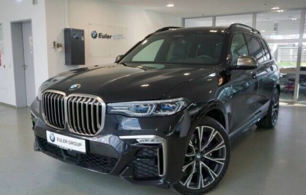 BMW X7 M50d xDRIVE M-paket - černá sapphire metalíza